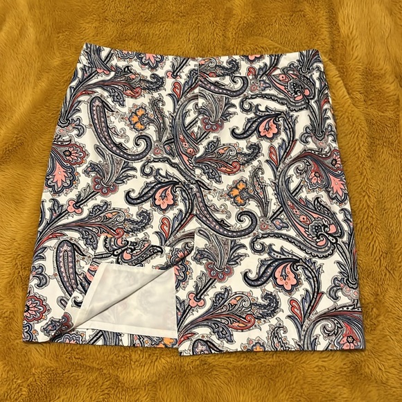 Ann Taylor 18 GUC Paisley Straight Skirt Zip Back - Picture 2 of 5